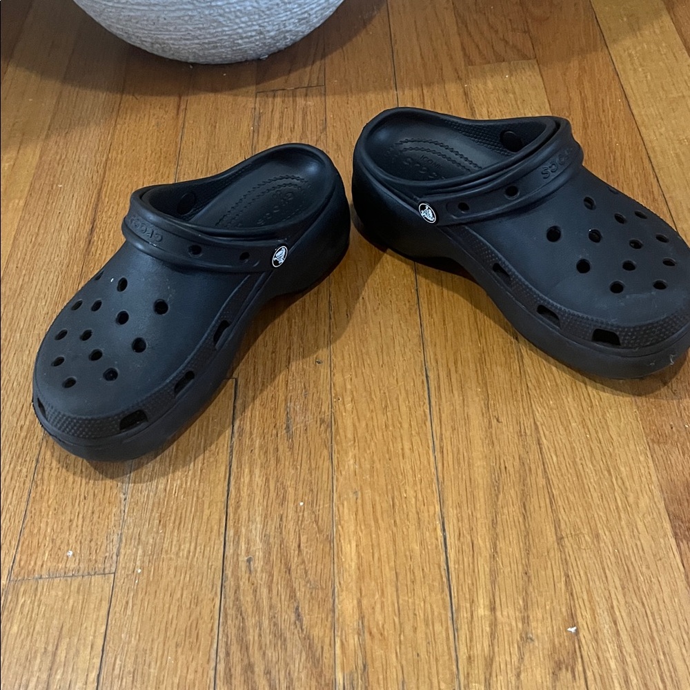 CROCS Classic Clog in Black - Picture 2 of 5